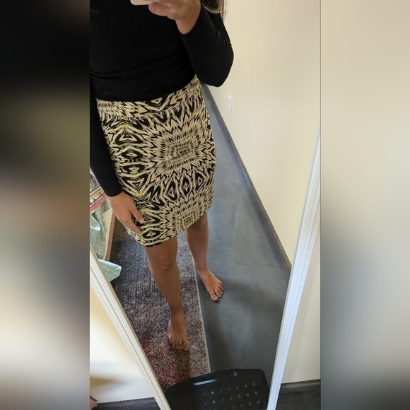 💕3 For 12 💕Etcetera Skir (Black and yellow) - Picture 6 of 6